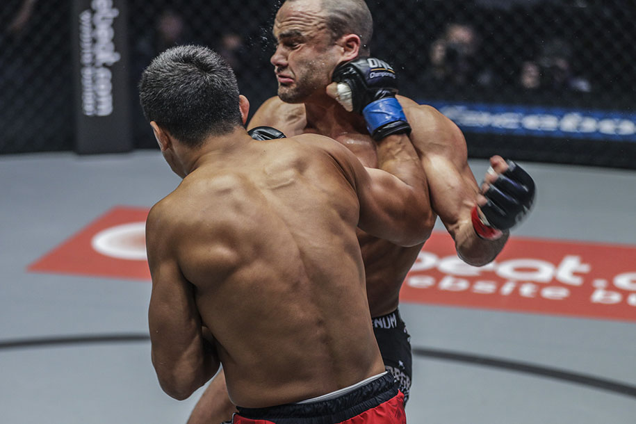 Vừa sang ONE Championship, hai cựu vô địch UFC lên bờ xuống ruộng Vừa sang ONE Championship, hai cựu vô địch UFC lên bờ xuống ruộng